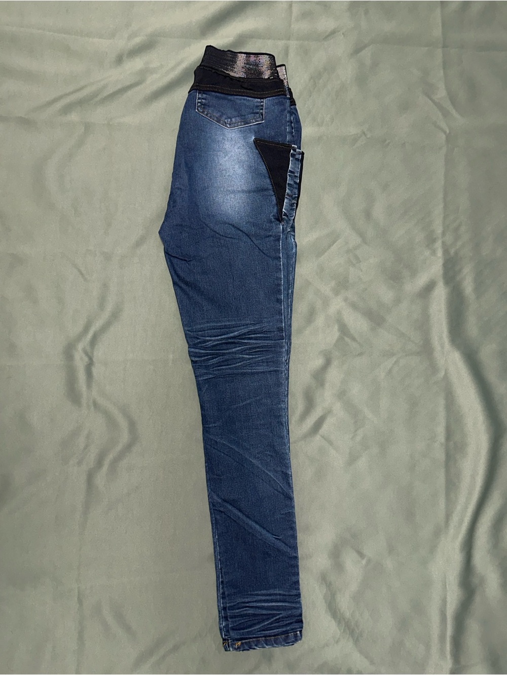 Woman’s Slim Stretch Jeans in Dark Blue